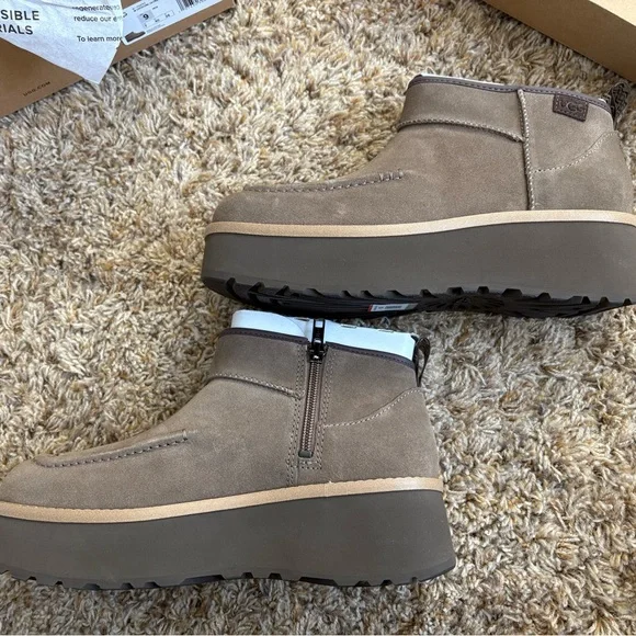 NIB UGG Cityfunc Ultra Mini Ankle boot in size 9 - Picture 2 of 7